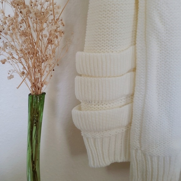 White turtleneck - Picture 6 of 8